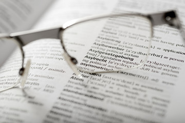 Obraz premium Asylgesetzgebung - Asylrecht im Wörterbuch