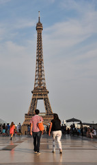 Fototapeta na wymiar Tourists on Trocadero