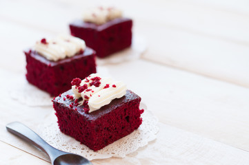 Red velvet cakes on wooden board