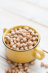 chick-pea in bowl on wooden background