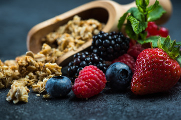 Muesli granola nad fresh ripe berries