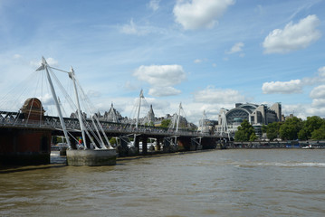 Obraz premium Hungerford Bridge, London, England 01/08/2015