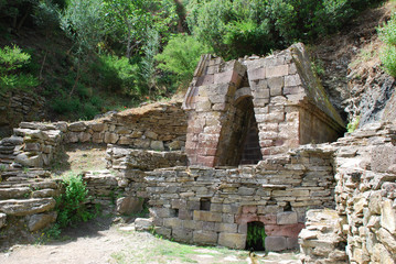 Tempio nuragico e Fonte Sacra di Su Tempiesu Orune Nuoro Sardinia Brunnentempel Brunnen Quelle...