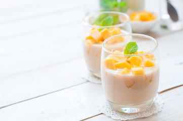 mango panna cotta, Italian dessert