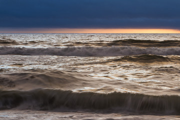 Fototapeta premium sunset and waves