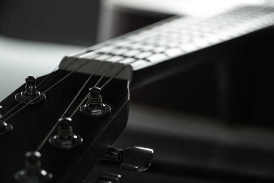 Acoustic guitar headstock