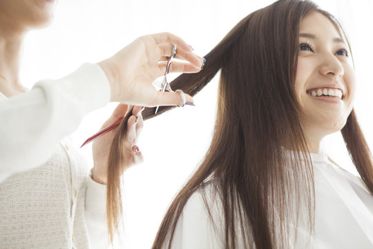 Hairdresser has cut the long hair of women