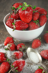 Strawberries in bowl with sugar