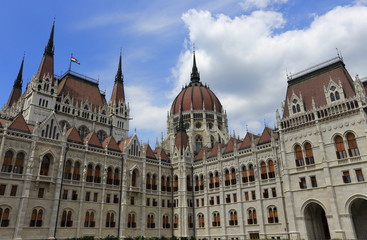 Fototapeta na wymiar Hungarian Parliament Building in Budapest 