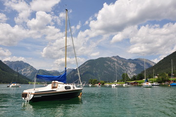 Achensee, beliebter Bergsee in Tirol / Österreich