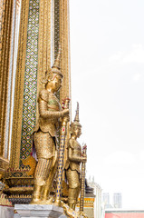 エメラルド寺院の黄金像 王室