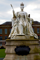 historic   marble and statue in   england