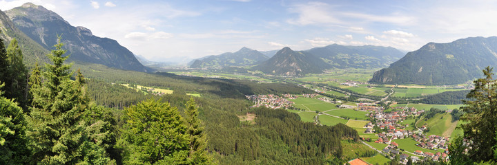 Fototapeta na wymiar Panoramablick von der Kanzelkehre in Tirol / Österreich