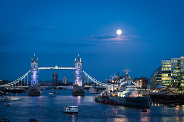 Fototapeta na wymiar Blue moon over London
