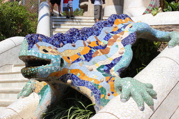 Naklejka premium Der Salamander von Antoni Gaudi im Park Guell in Barcelona