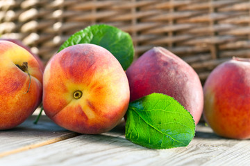  juicy peaches