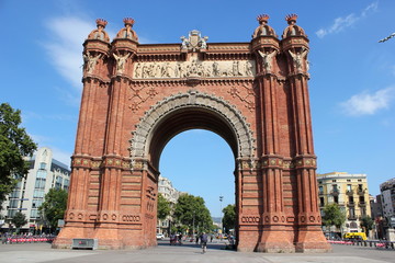 Fototapeta na wymiar Der mächtige Arc der Triomf (Triumphbogen) in Barcelona