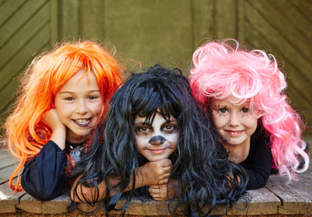 Naklejka premium Happy girls in wigs
