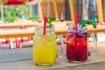 Sommerliche Frucht-Limonaden