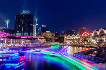 Crédence de cuisine en verre imprimé Singapour Point de repère de Singapour : Clarke Quay sur la rivière Singapour la nuit