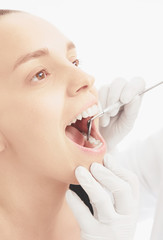 Dentista visita donna 