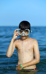 child at sea with diving mask