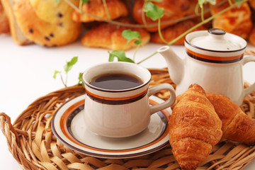 おいしそうなパンとコーヒー