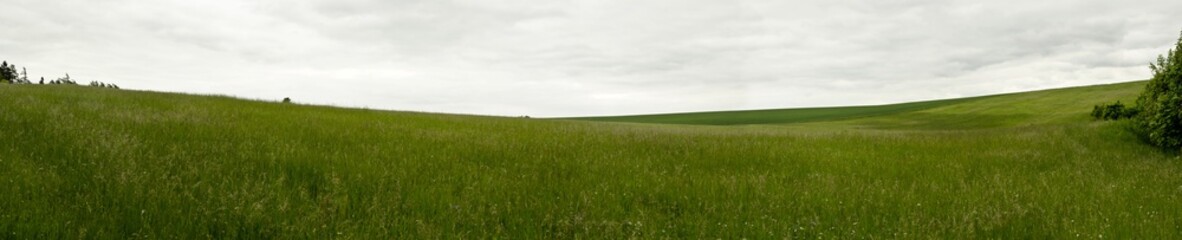 Obraz na płótnie Canvas panorama meadows retracted heaven