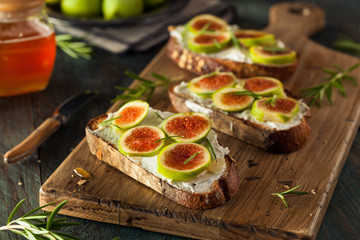 Homemade Fig and Goat Cheese Toast