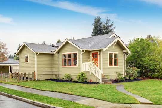 Lovely American home with grass filled lawn.