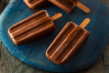 Homemade Cold Chocolate Fudge Popsicles