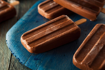 Homemade Cold Chocolate Fudge Popsicles