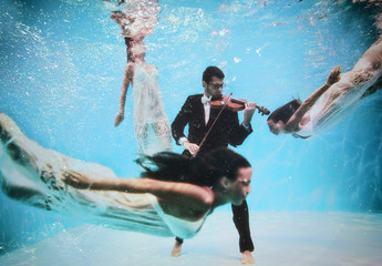Violinist playing underwater