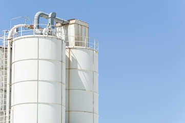 White silos for lime