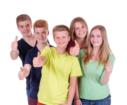 Gruppe Teenager mit Daumen hoch