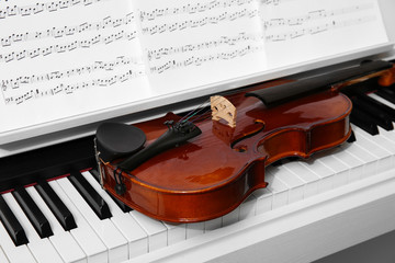 Fototapeta premium Piano with violin and music notes close up
