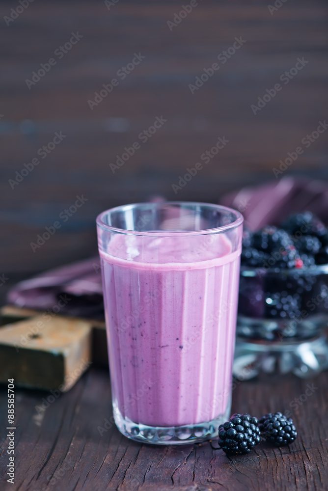 Sticker yogurt with berries