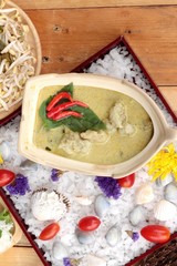 Green curry coconut milk with rice noodle.