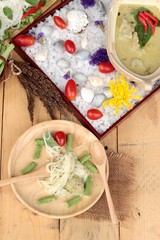 Green curry coconut milk with rice noodle.