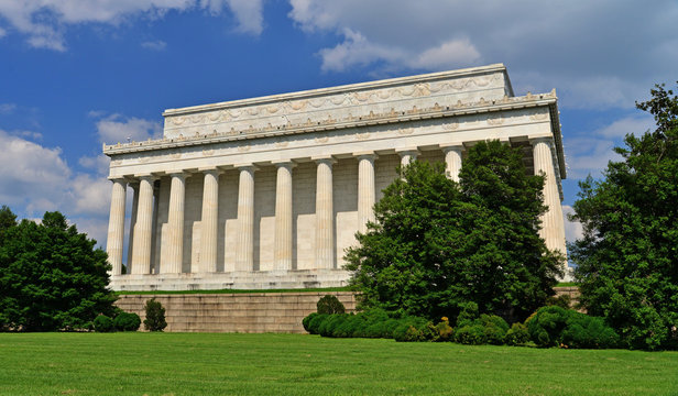 President Jefferson's statue in the main hall of the Jefferson Memorial