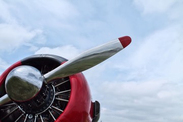 Airplane propeller with sky in background.  - obrazy, fototapety, plakaty