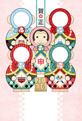 2016年申年完成年賀状テンプレート「マトリョーシカ風猿達磨人形」写真フレーム年賀状賀正タテ