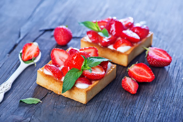 cake with fresh strawberry