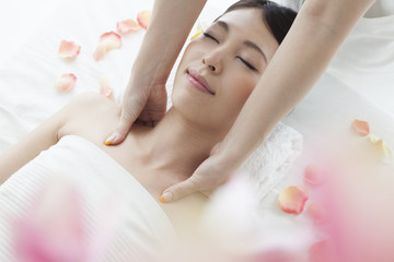 Obraz na płótnie Canvas Decollete of lymphatic massage