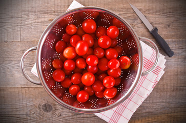 Tomatoes in colander.