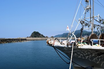 Fototapeta premium 海に生きる漁村の風景／山形県庄内浜の漁港の風景を撮影した写真です。