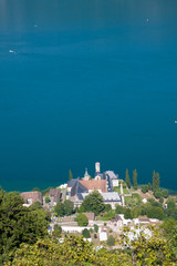 Le Lac du Bourget et l'Abbaye de Hautecombe depuis le belvédère d'Ontex
