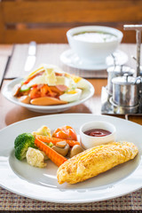 Omelet with vegetable salad
