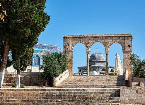 Arch next to Dome of the Rock mosque in Jerusalem