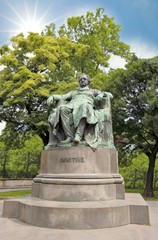 Obraz premium Göthe Denkmal im Sonnenschein, Wien